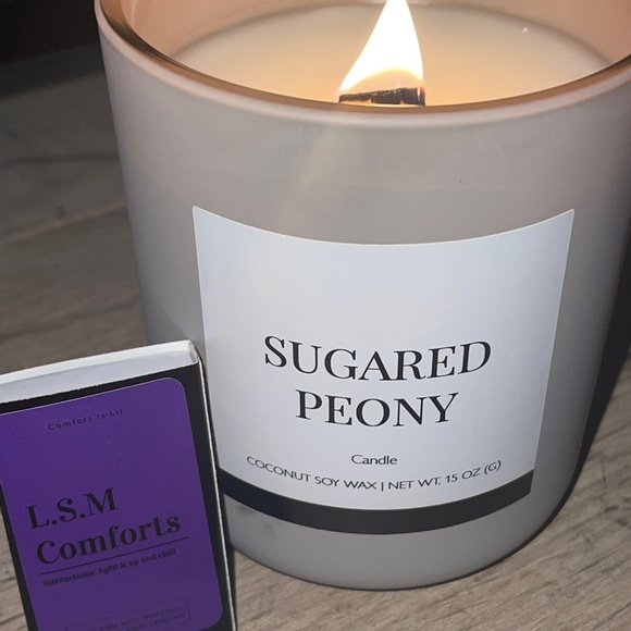 Sugared Peony Candle - Picture 1 of 3